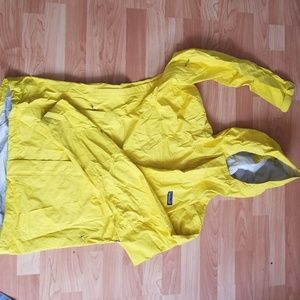 Yellow mens MD patigonia rain coat